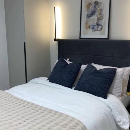 Modern 1-Bed Apartment In Buckinghamshire With Free Wifi, Parking & Garden High Wycombe Exteriér fotografie