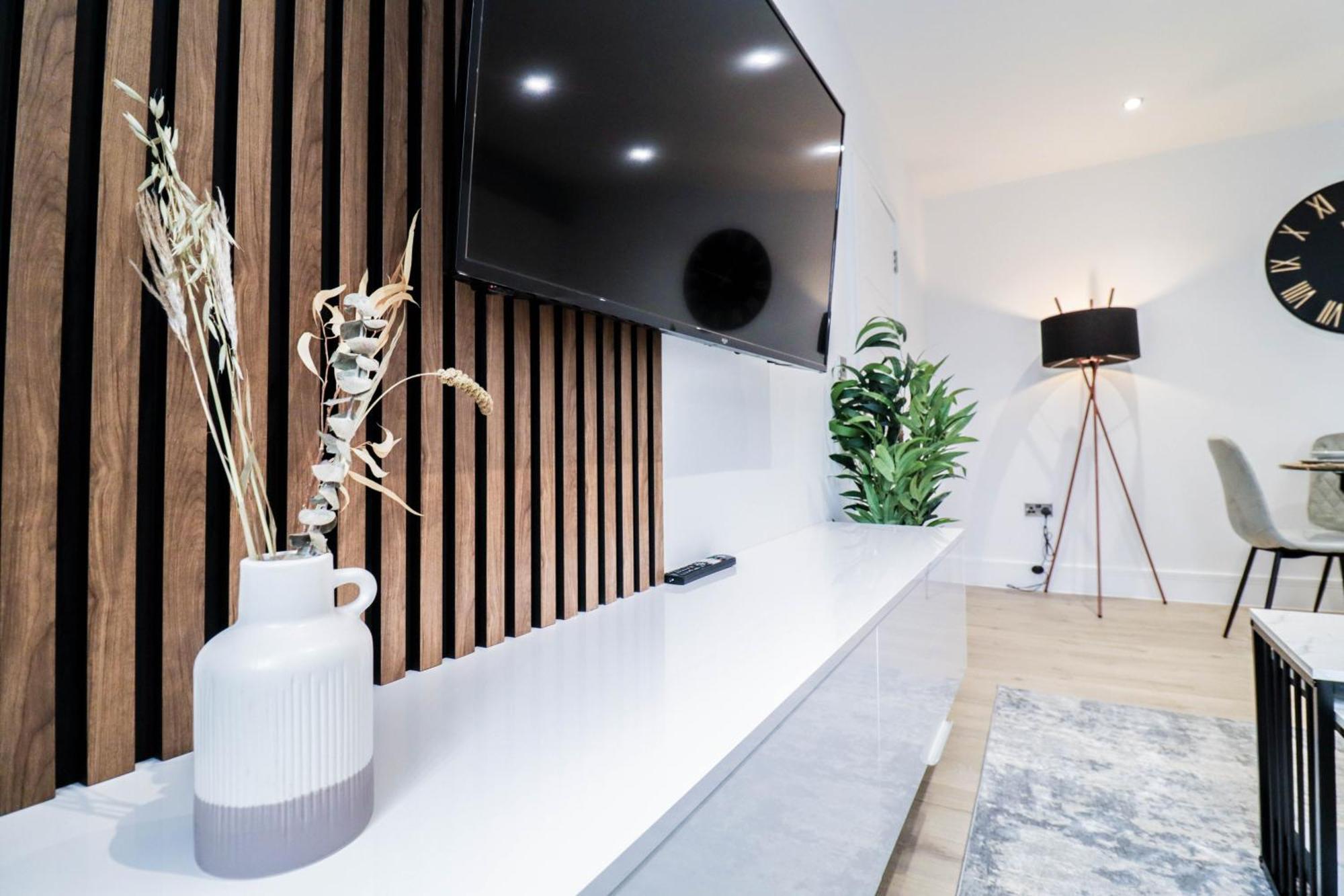 Modern 1-Bed Apartment In Buckinghamshire With Free Wifi, Parking & Garden High Wycombe Exteriér fotografie